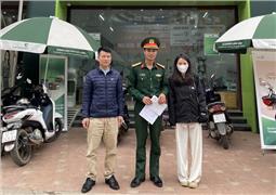 Trung úy Hoàng Văn Tuấn trả lại 175 triệu đồng cho người chuyển nhầm tài khoản